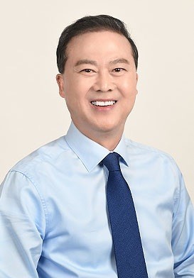 전북대학교 총장이자 발전지원재단 이사장 양오봉